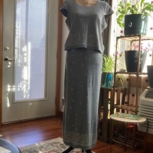 Liz Claiborne top & skirt set. Size Small